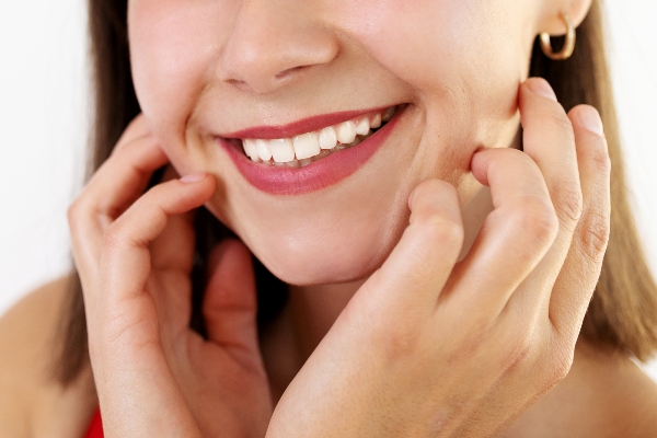 When To Ask A Cosmetic Dentist About Teeth Bonding